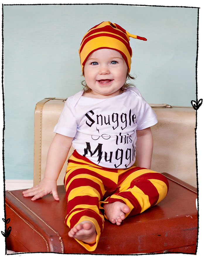 Harry Potter themed one year photography session - Snuggle this Muggle | Running With Spears #photographyinspiration #babyphotography #harrypotterphotography 
